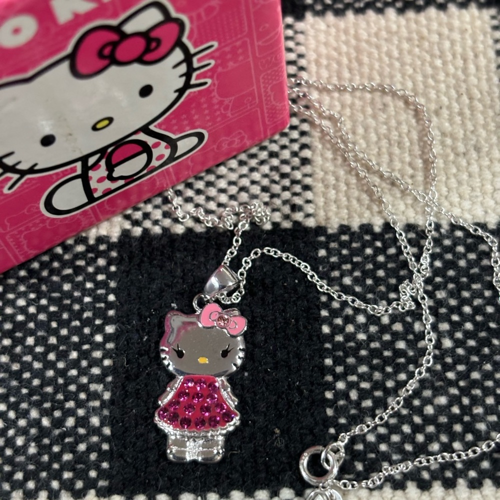 NIB Sanrio Hello Kitty Enamel Necklace 18'' Chain